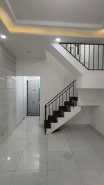 nhà hẻm tạ quang bửu ngay ngã tư âu dương lân gần parc mall. 3 tầng - 3.7 tỷ. lh em tú xem nhà