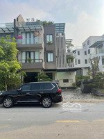 chủ nhà cần ra hàng đầu năm căn song lập giá tốt nhất khu vực. 180m2 hướng đẹp