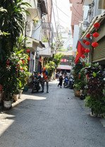 chủ bán gấp chdv 11 pn, hẻm vào xe hơi, dt 70m gần chợ cây quéo, phường 6 bình thành, thu hơn 3ootr