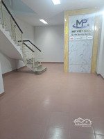 cho thuê nhà đường hoàng quốc việt - cầu giấy. diện tích 52m2 x 5 tầng, mt 5m, đg 8m, 20tr/tháng