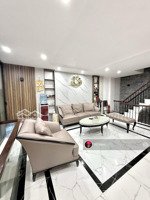 - bán nhà phạm ngọc thạch, gần oto, tặng nội thất sịn sò, dt 40m2 x 6t , mt 5m giá: 13 tỷ tl