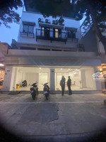 cho thuê nhà mặt phố lý thường kiệt, diện tích 200m x 8 tầng, mặt tiền 10m, giá thuê 360 triệu