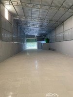 cho thuê nhà kho 120m2 phường lĩnh nam, sàn đá hoa, mái cao 5m, ngõ xe tải 2 tấn, giá 10.5 triệu/th