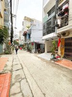 nhà đẹp phố giải phóng 5 tầng thang máy. trung tâm gần các trường đại học lớn, gần công viên, gần b