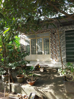 nhà liền kề sân vườn rộng thoáng mát 3tr tháng, mặt tiền đường.