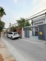 bán nhà lầu mới đẹp, gần chợ tân phong, dt 5x24, sổ thổ cư, sân oto chỉ 4tỷ150