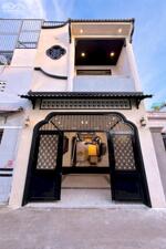 Nhà 1 trệt 2 lầu có gara đậu ô tô, gần siêu thị Lotte và đại học Y Dược Cần Thơ