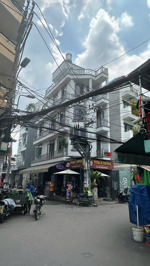 bán nhà góc 2 mt. đang kinh doanh cà phê. dtxd 180m2. 1 tr 3 tấm .