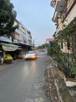 tôi bán nhà ngay đối diện công viên phước bình