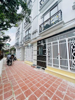 nhà 4t*33m2 vị trí đẹp gần chợ phượng,đại học thể thao. ngõ nông,rộng ô tô vào tận nhà. giá 3,29 tỷ