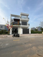 nhà mới cách chợ hưng long bình chánh 300m