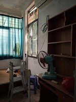 tôi chính chủ đang cần bán nhà sát đường đê la thành 4 tầng 1 tum. dt sổ đỏ 34m2 nhà ở được luôn