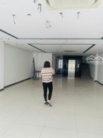 cho thuê tòa nhà mặt phố hoàng ngân - cầu giấy - hn 85m2 7 tầng 1 hầm mt 5.5m. thông sàn. giá 80tr