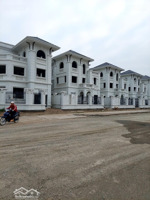 hơn 140 tr/m2 bán căn đơn lập cạnh hồ bt vườn cam 340 m². xây 3 tầng. sổ lâu dài. sẵn nhà