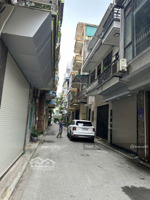 cho thuê nhà nguyên căn, phân lô , nguyễn văn cừ, ở và kinh doanh giá 10 tr/th