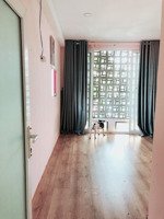 phòng khép kín, yên tĩnh dân trí cao, cửa sổ lớn, free :chỗ để xe rộng rãi, wifi, đổ rác