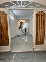 cho thuê nhà nguyên căn, mới sửa sạch đẹp tại bến bình đông, p13, q8. gần cầu chà và, tiện qua q5.