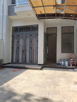 cho thuê căn nhà ở tmdv phú mỹ
1 trệt 2 lầu 3 phòng ngủ ,4 máy lạnh