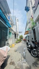 nhà đẹp ở ngay -trường chinh tân sơn nhì - mới keng - 3 pn- hẻm 4m - nhỉnh 4 tỷ.