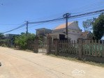 bán căn nhà cấp 4, diện tích 1000m2 trục đường chính từ thị trấn xuống bãi tắm biển mộ đức