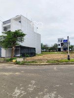 lô góc 134m2 ngang 9m cách đại học fpt 5 phút di chuyển