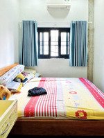 nhà 3 tầng mặt tiền kinh doanh sát vách gigamall phạm văn đồng, ngang 5.7m, sổ vuông hoàn công đủ