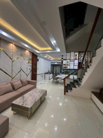 bán nhà 3 lầu, 2 mt công viên kdc đào sư tích, 5x17m , 8ty9