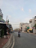 bán nhà cấp 4 mặt tiền quốc lộ 13 kinh doanh mọi nhành nghề . dt 98 m (4,6 x21 ) giá 12 tỉ