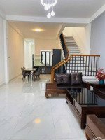 -cần bán :
-nhà 2 tầng nguyễn hàm ninh -dt 100m -hướng bắc công năng 3 phòng ngủ 3 wc p