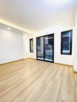 bán nhà mơi ở lạc long quân, 13,7 tỷ, 40 m2, 7pn, 5 tầng, mặt tiền 4.3m, siêu đẹp gần phố.