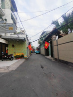 ngay dương quảng hàm, hẻm xe tải thông, 4 tầng, 90m2, ngang hơn 5m, chỉ nhỉnh 100tr/m2