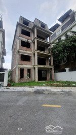 bán biệt thự đơn lập view hồ 2 thoáng trước sau, 360m 5 tầng, mặt tiền 15m, giá 59 tỷ.