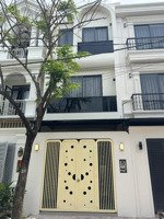 bán nhà phố 3 tầng lầu mới đẹp 4 phòng ngủ full nội thất ở kdc đường 22 kế vinhomes