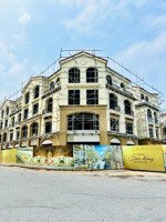 căn shop góc 3 mặt tiền trục chính ngã tư, cam kết tiền thuê 40 triệu/ tháng vốn 30% chỉ 6.1 tỷ