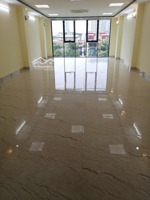 cho thuê văn phòng mặt phố nguyễn ngọc nại, dt 100m2 thông sàn, thang máy, pccc, vệ sinh hàng tuần