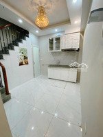 phân khúc 3 tỷ - mặt ngõ ô tô - ô tô đỗ cưả -trung tâm quận hai bà trưng - đẹp ở luôn - sổ