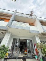 cần tiền bán căn nhà 3 tầng mỹ gia gói 8 đường rộng 18m trục shophouse