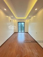 7.68tỷ nhà mới tinh phố đức giang ngõ ô tô qua nhà thoải mái