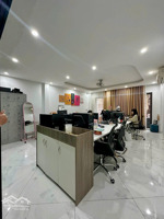 đại la hai bà trưng. nhà đẹp thang máy phân lô ở sướng kd đỉnh. vị trí đẹp khu víp rất hiếm nhà bán