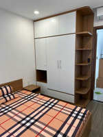 căn 1pn full nội thất đang có sẵn hđ thuê. tầng trung 2 view (hồ bơi + ngoại khu). lh 