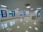 cho thuê văn phòng tại mp dương đình nghệ, dt 50m2 thông sàn, thang máy, pccc, lh 