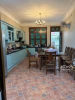 cho thuê căn nhà tại ngõ 374 âu cơ. mặt bằng 100 m2, dt xd 1 tầng 76 m 2. giá : 25 triệu