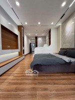 bán siêu phẩm cmt8 93m2 6 tầng ngang 5.3m nhỉnh 23 tỷ 390 giáp ranh quận 3