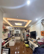 gần hồ hoàng cầu đống đa lô góc 60m 2pn có slot ô tô mái che