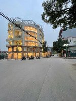 nhà bát khối,long biên-ngã tư quyền lực bát khối - 6 tầng thang máy - vỉa hè mênh mông - kinh doanh