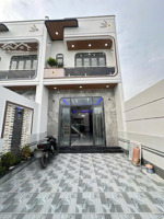 bán nhà đường nhựa hoa vàng dt 5x23m, có 3pn ở buôn bán được. gần chợ mỹ hạnh