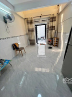 nhà 3pn hxh sát đường lớn - mỗi lầu 1 phòng ngủ rộng có wc riêng