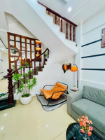 bán nhà 1trệt 2 lầu ngay quốc lộ 13-sát bên kdt vạn phúc.