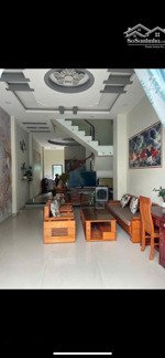 cho thuê nhà nguyên căn dài hạn, dt 175m2 sử dụng ngay chung cư urban