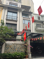 cần bán bt trung văn hancic,tố hữu, dt 105mx 4t,mt 9m. giá 35,5 tỷ. lh: 